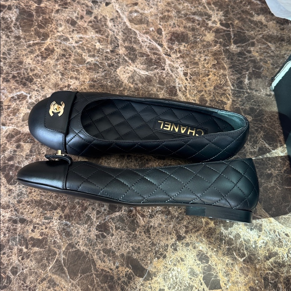 CHANEL Black Quilted Leather Ballet Flats with Gold CC Logo - Picture 4 of 10